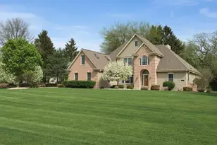 N27W26292 Crestview Dr, Pewaukee, WI 53072 - Photo 2