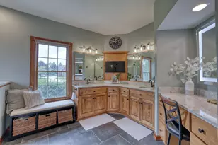 N27W26292 Crestview Dr, Pewaukee, WI 53072 - Photo 10