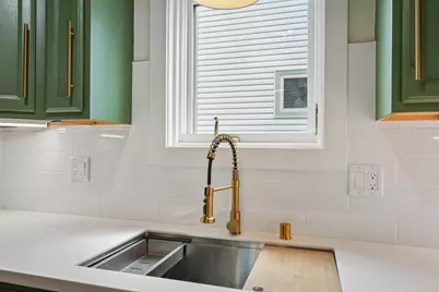812 S 39th St, Milwaukee, WI 53215 - Photo 6