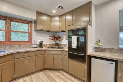 4420 S 37th St, Greenfield, WI 53221 - Photo 12