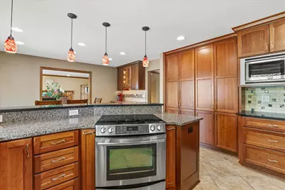 W168N5140  Stonefield Rd, Menomonee Falls, WI 53051 - Photo 8