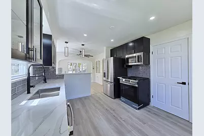 3018 N 77th St, Milwaukee, WI 53222 - Photo 6