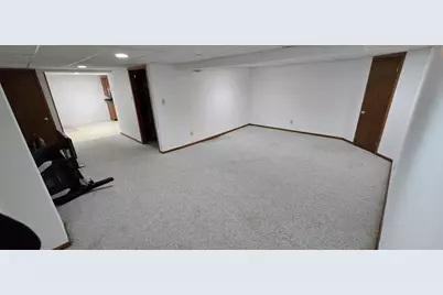 4077 W College Ave, Franklin, WI 53132 - Photo 18