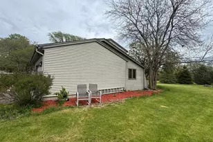 W354N5766 Lisbon Rd, Oconomowoc, WI 53066 - Photo 2
