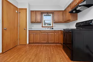8815 W Monrovia Ave, Milwaukee, WI 53225 - Photo 8