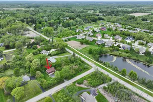685 Williams Dr, Cedarburg, WI 53012 - Photo 2