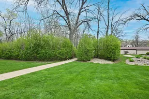 1684 S Carriage Ln, New Berlin, WI 53151 - Photo 20