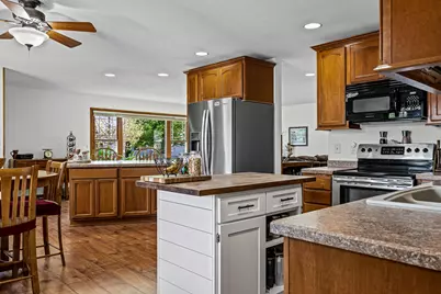 1555  Young Dr, Onalaska, WI 54650 - Photo 6