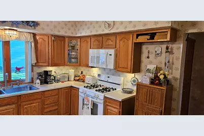 3655 E Lunham Ave, Cudahy, WI 53110 - Photo 2