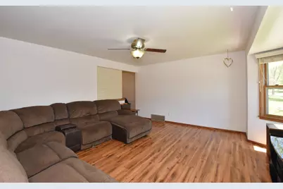 1526  Greenway Ter, Waukesha, WI 53186 - Photo 4