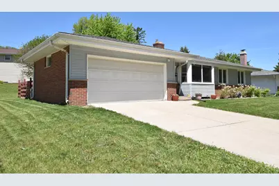 1526  Greenway Ter, Waukesha, WI 53186 - Photo 30