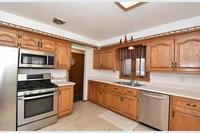 1526  Greenway Ter, Waukesha, WI 53186 - Photo 12