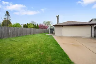3313 E Mallory Ave, Cudahy, WI 53110 - Photo 24