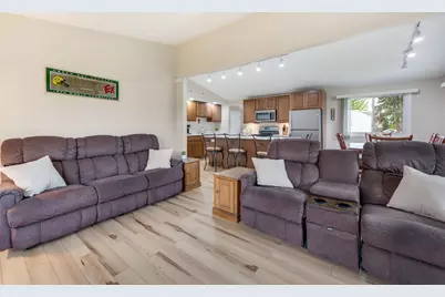 3313 E Mallory Ave, Cudahy, WI 53110 - Photo 12