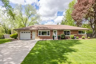 N58W21772 Maclynn Dr, Menomonee Falls, WI 53051 - Photo 1