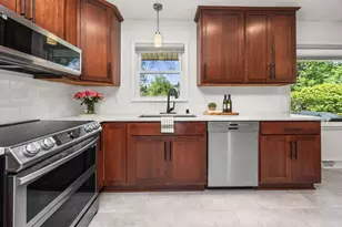 N58W21772 Maclynn Dr, Menomonee Falls, WI 53051 - Photo 6