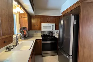 1304 S 115th St, West Allis, WI 53214 - Photo 6