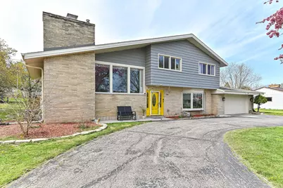 8947 N Santa Monica Blvd, Bayside, WI 53217 - Photo 2