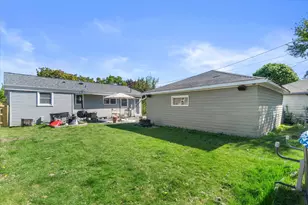 8613 W Ohio Ave, Milwaukee, WI 53227 - Photo 32