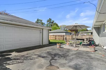 8613 W Ohio Ave, Milwaukee, WI 53227 - Photo 30