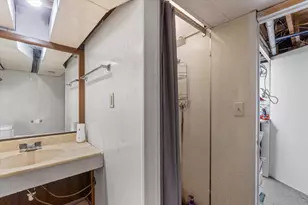 8613 W Ohio Ave, Milwaukee, WI 53227 - Photo 28