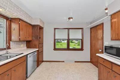 3633 S 158th St, New Berlin, WI 53151 - Photo 14
