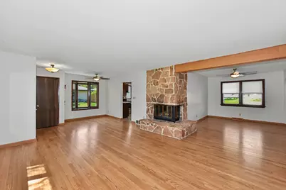3633 S 158th St, New Berlin, WI 53151 - Photo 6