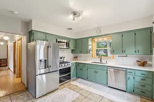 4761 S 81st St, Greenfield, WI 53220 - Photo 8