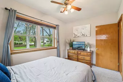 4761 S 81st St, Greenfield, WI 53220 - Photo 14