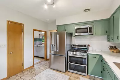 4761 S 81st St, Greenfield, WI 53220 - Photo 10