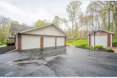 5307  Woodstone Dr, Hartford, WI 53086 - Photo 4