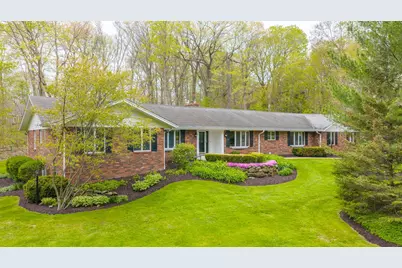 5307  Woodstone Dr, Hartford, WI 53086 - Photo 2
