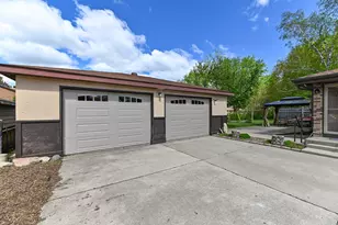 4265 S 68th St, Greenfield, WI 53220 - Photo 32