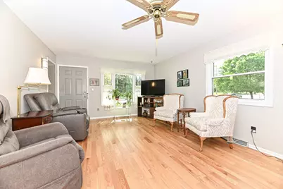 4265 S 68th St, Greenfield, WI 53220 - Photo 6