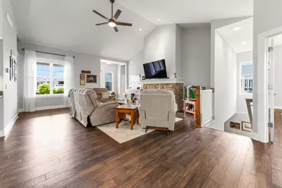 N119W5754  James Cir, Cedarburg, WI 53012 - Photo 10