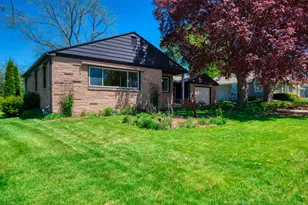 2916 W Valanna Ct, Glendale, WI 53209 - Photo 2