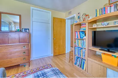 2916 W Valanna Ct, Glendale, WI 53209 - Photo 18