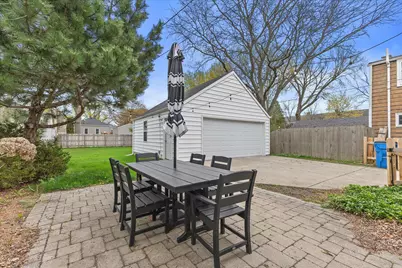 4634 N Idlewild Ave, Whitefish Bay, WI 53211 - Photo 4