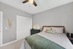 996 Bedford Ct, Racine, WI 53406 - Photo 32