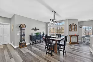 996 Bedford Ct, Racine, WI 53406 - Photo 8