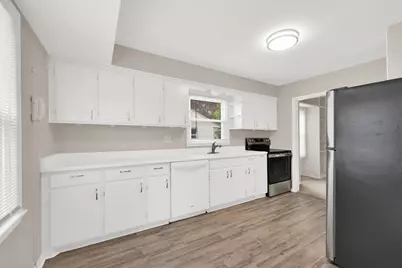 N85W17124  Lee Pl, Menomonee Falls, WI 53051 - Photo 4