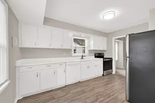 N85W17124 Lee Pl, Menomonee Falls, WI 53051 - Photo 4