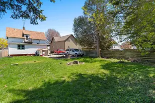 1026 S 14th St, Manitowoc, WI 54220 - Photo 4