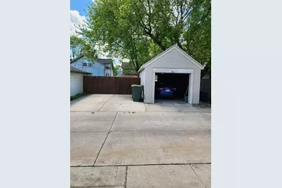 2126 S 77th St, West Allis, WI 53219 - Photo 8