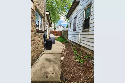 2126 S 77th St, West Allis, WI 53219 - Photo 6