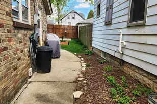 2126 S 77th St, West Allis, WI 53219 - Photo 6