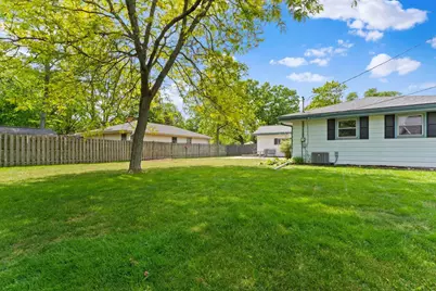4204 S 93rd St, Greenfield, WI 53228 - Photo 24