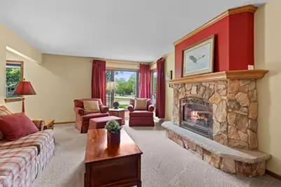 4204 S 93rd St, Greenfield, WI 53228 - Photo 4