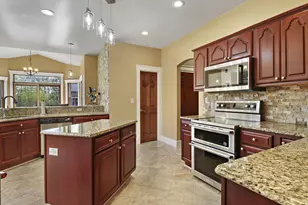 9485 S 96th St, Franklin, WI 53132 - Photo 8