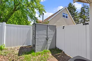 8348 W Cold Spring Rd, Greenfield, WI 53220 - Photo 30